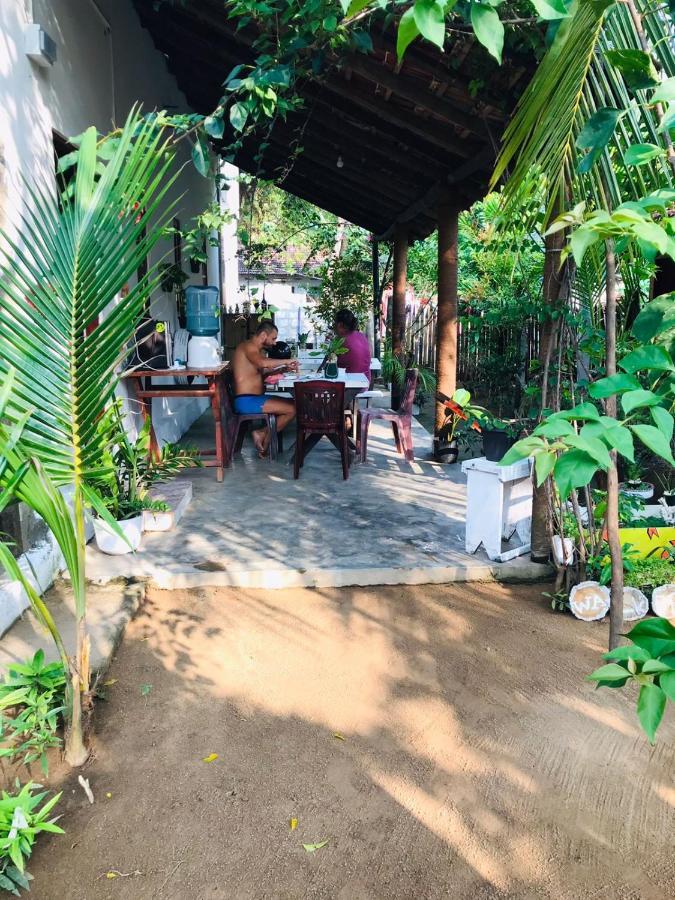 Walkers Hostel Trincomalee Exterior foto