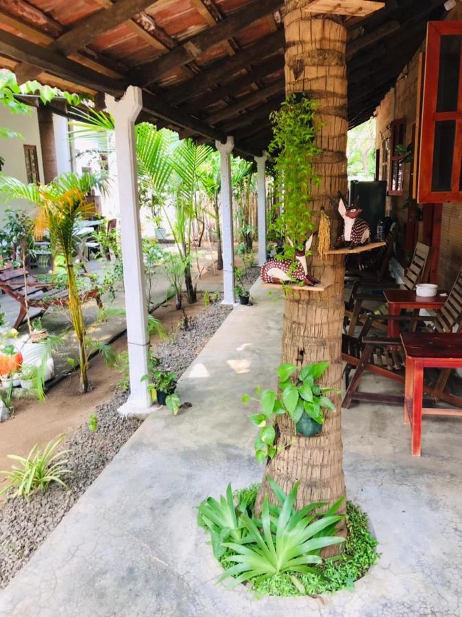 Walkers Hostel Trincomalee Exterior foto