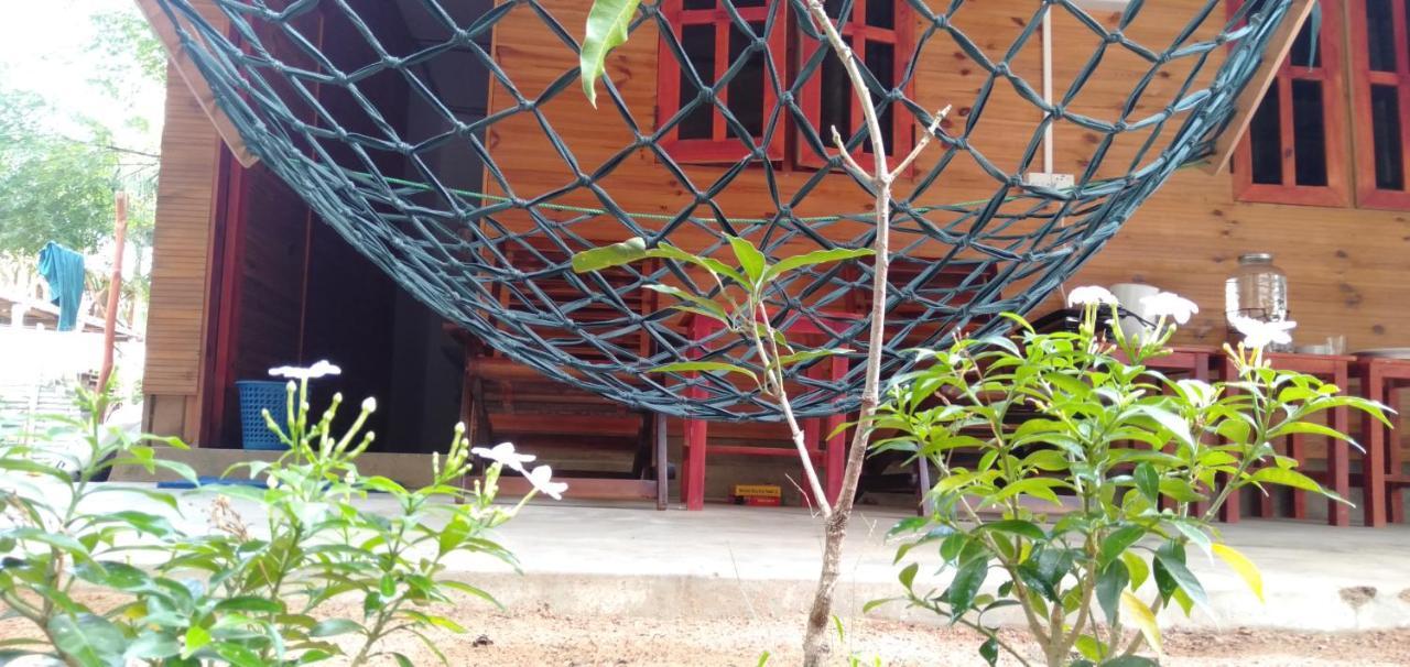 Walkers Hostel Trincomalee Exterior foto
